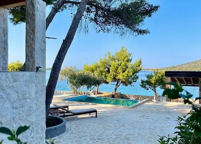 Little Sea House 펜션 Pašman